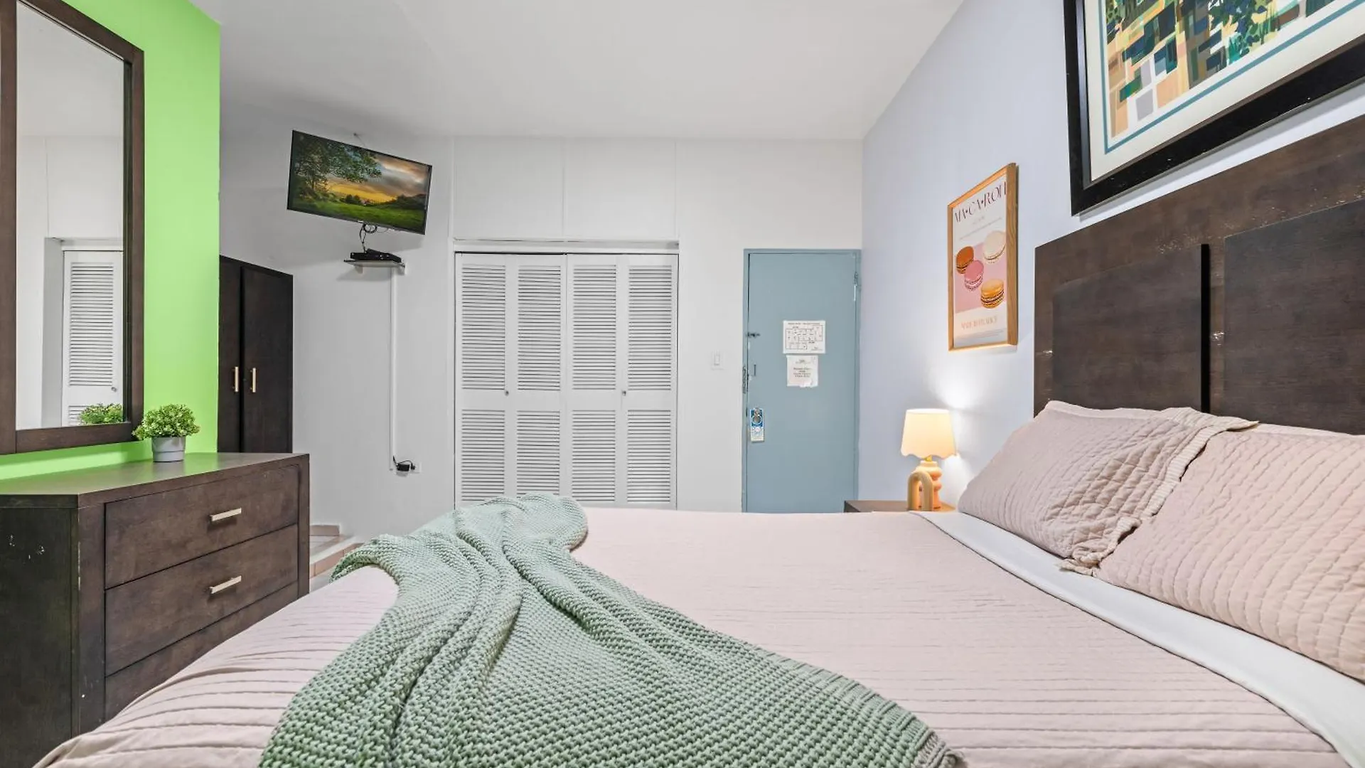 Borinquen Beach Inn San Juan